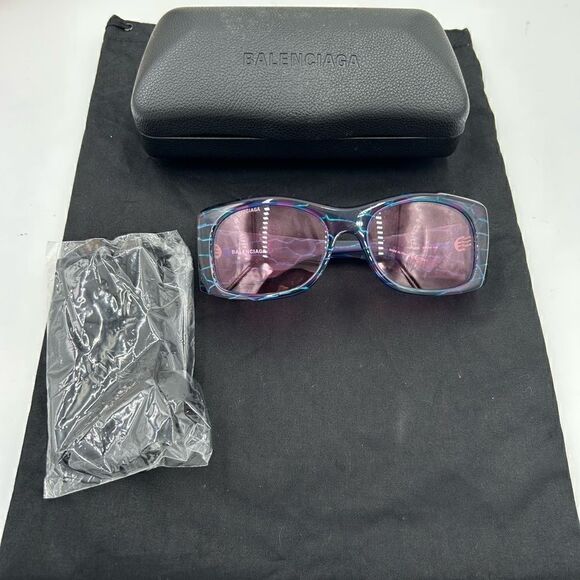 Unisex Balenciaga, wraparound, sunglasses made in Italy - Picture 1 of 8